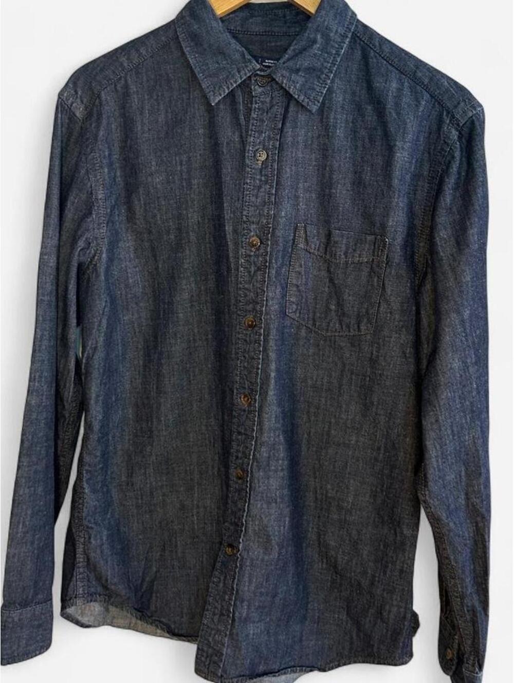 Gap navy denim Classic Rinsed button up shirt Size Medium #denim #menswear
